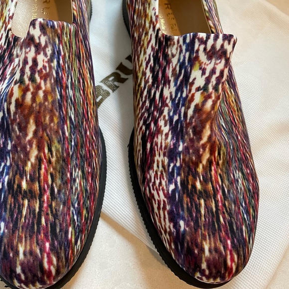 Extremely comfortable slip on wedge shoe made by Italian shoemaker Bramante. - Picture 3 of 7